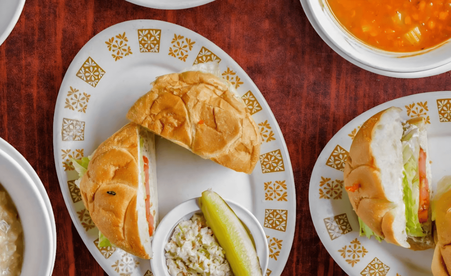 Noni's Coffee Shop — a look inside